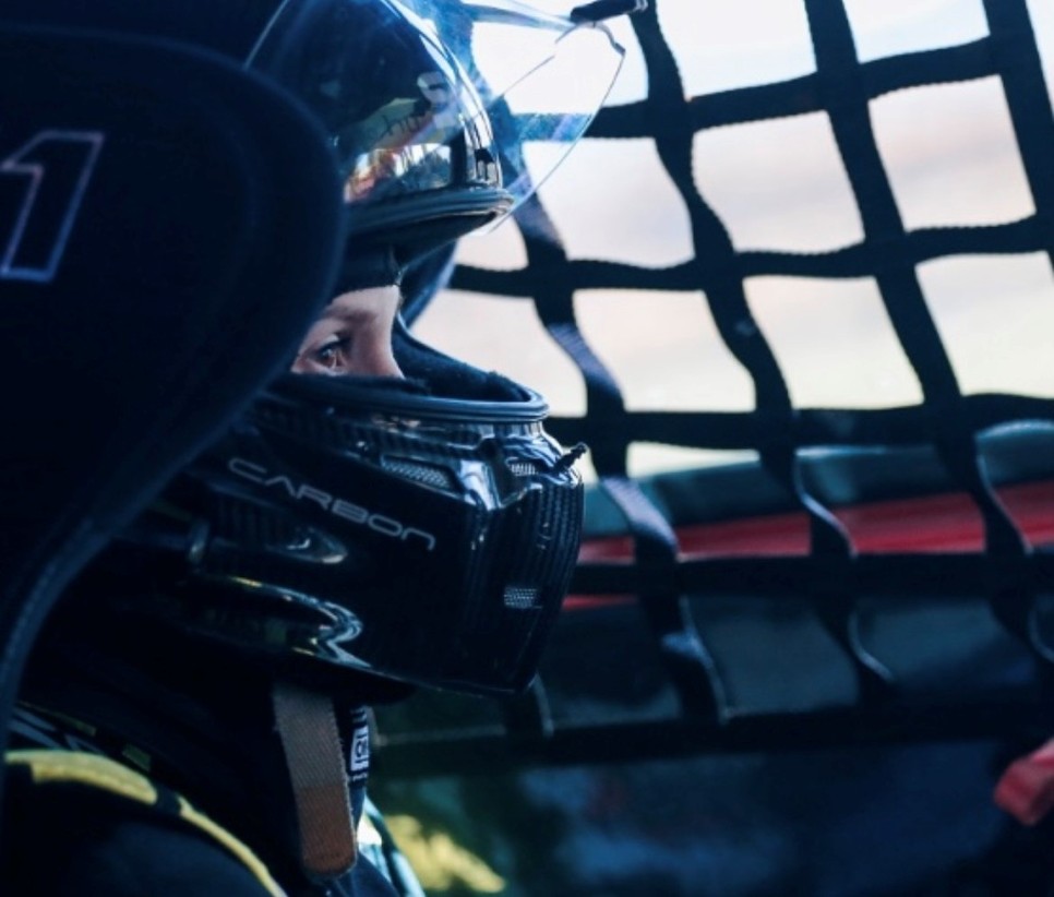 „Ez a sport a teljesítményről szól, nem nehezebb lányként beilleszkedni” – Vallja Turán Lotti, rallyversenyző