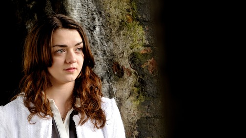 Alig ismertünk rá Maisie Williams-re, a Trónok harca színésznője szebb, mint valaha