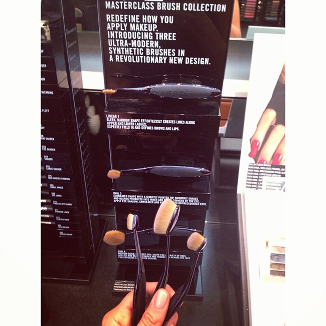 A MAc legújabb ecseteiről már korábban is beszámoltunk. Zseniális és újító. Ezen Éva szeme is megakadt!