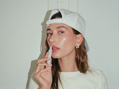 Hailey Biebernek köszönhetjük a nyár legnagyobb körömtrendjét