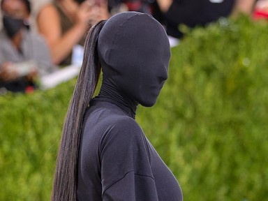 Kim Kardashian a 2021-es Met gálás szettjével minden vörös szőnyeges szabályt felülírt