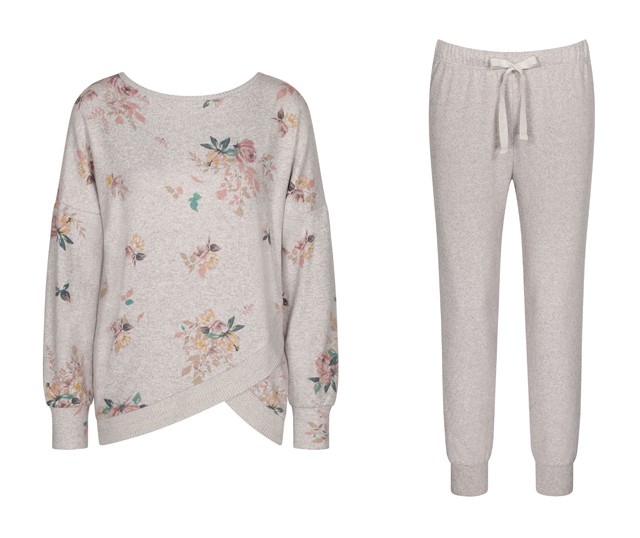 Pulóver és nadrág TRIUMPH 9999 Ft, 12999 Ft