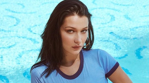 A hét legszexibb fotóját Bella Hadid posztolta egy szál bugyiban