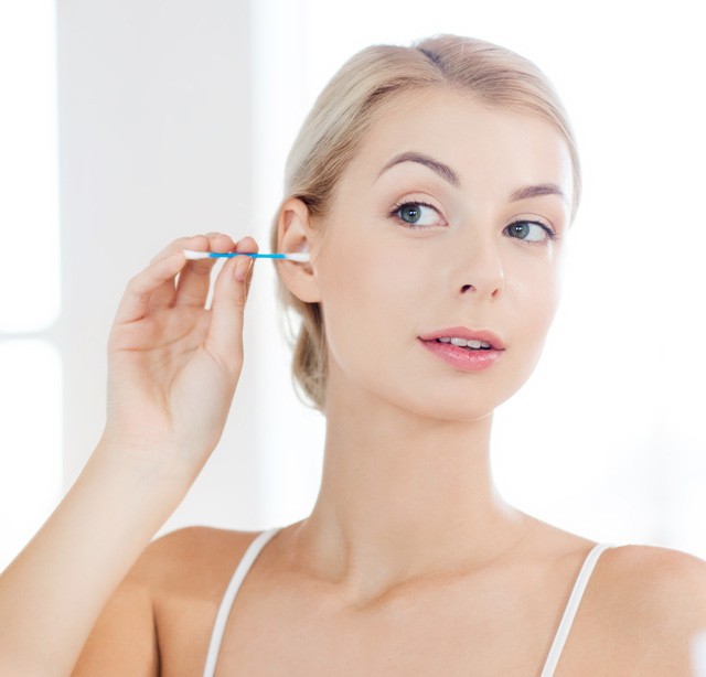 Tényleg veszélyes lehet, ha fültisztító pálcikát használsz?