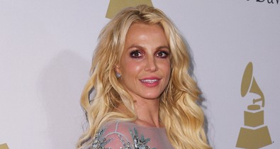 Britney Spears is felvette a meztelen ruhát, de miért?