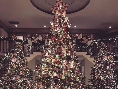 A Kardashian karácsonyfa egy nyalókaorgia