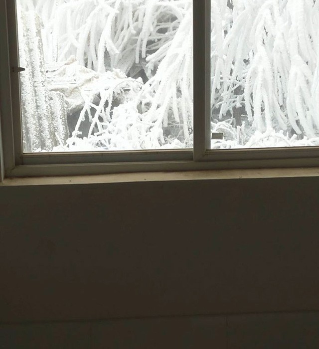 Szívszaggató életkörülmények: 5 kilométert gyalogol a fagyban ez a kisfiú, hogy beérjen az iskolába!