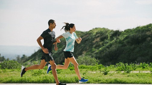 Mintha repülnél! Új ASICS futócipő természetihlette dizájnnal