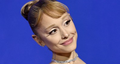 Ariana Grande vörösre váltott: új külsejét imádják a rajongók