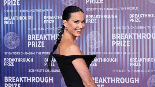 Katy Perry a világ legapróbb rövidnadrágjában tündökölt, és milyen jól tette