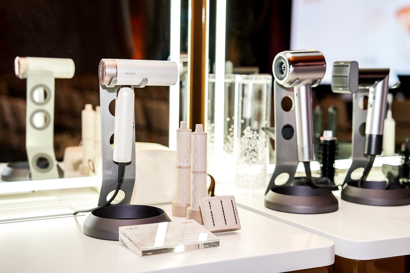 ...legyen szó takarításról, kisállatgondozásról, főzésről vagy éppen szépségápolásról. 