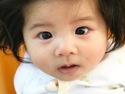 Ennek a 6 hónapos kisbabának szebb haja van, mint az emberek 99 százalékának