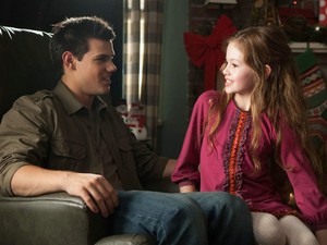 Álomszép fiatal nő lett az Alkonyat-filmek Renesmee-je, új videóján csak úgy ragyog a 24 éves színésznő