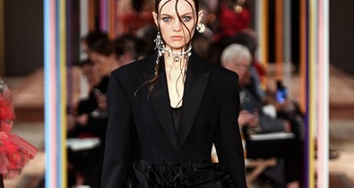 Vizes és kócos haj lesz az új trend!