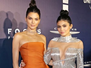 Már megint Kendall és Kylie Jennert szidja az internet népe!
