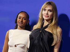 Angelina Jolie és Brad Pitt lánya elképesztően intim beszédet mondott anyák napjára, szavaitól a te szemed is könnybe lábad