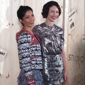 Freida Pinto és Olga Kurylenko 