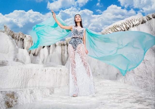 Finom csipkével és gyöngyökkel díszített ruhaköltemények a Sentiments Couture új kollekciójában!