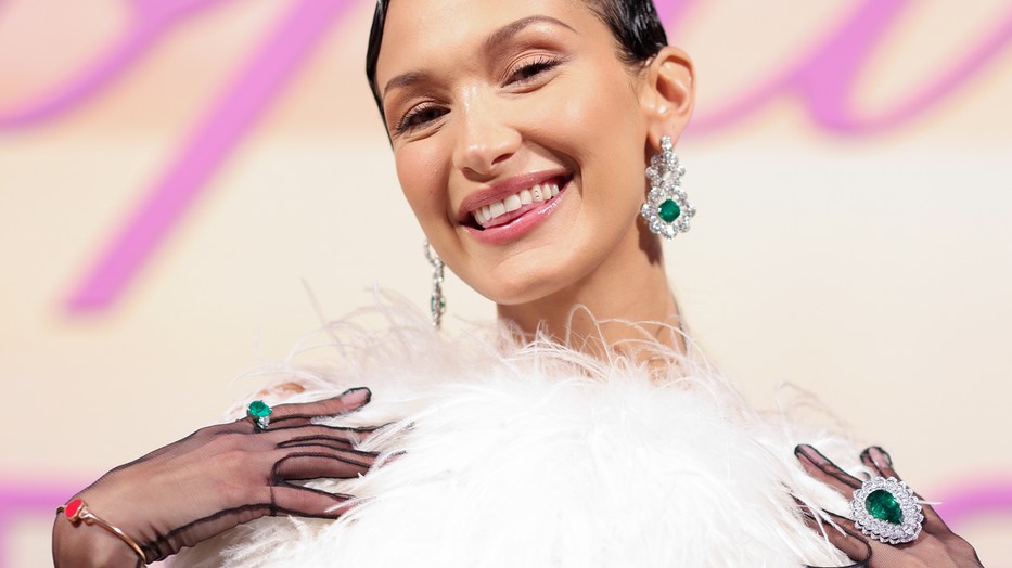 Mint két tojás: Bella Hadid úgy döntött, Cher hasonmása lesz! 