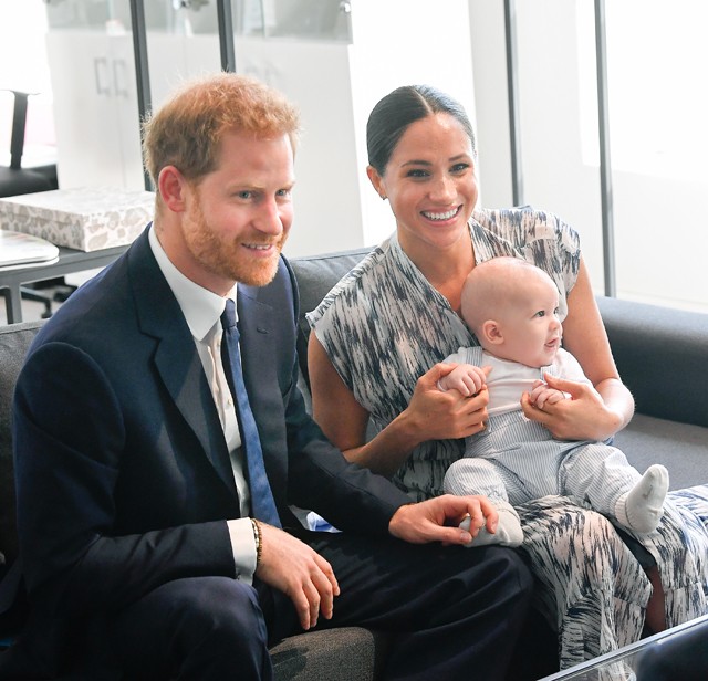 Így kíván kellemes ünnepeket Meghan Markle, Harry herceg és a kis Archie, aki hatalmasat nőtt