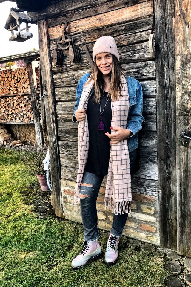 A kismama szuper menő szettben ma