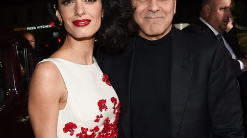 Tökéletes pár: Amal Clooney ruhája egy álom!