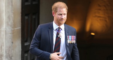 Valami nagyon nem stimmel Harry herceg hajával: a rajongók egyből kiszúrták a furcsaságot