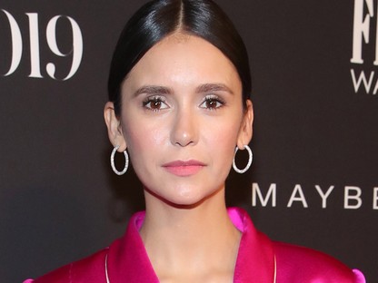 Nina Dobrev ruhája meglepő választás volt, de nem lőtt mellé vele