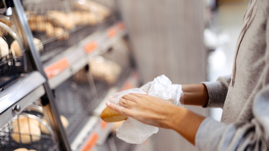 Az Auchan eldöntötte: nem tehetjük többet műanyagzacskóba a pékárút. Az újrafelhasználható zacskók jöttek divatba, és maradnak is!