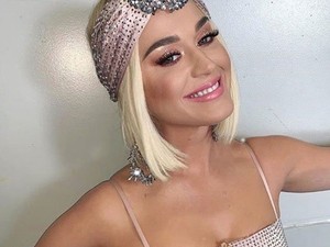 Nem tudjuk, mi történik Katy Perry-vel, de elképesztő formában van