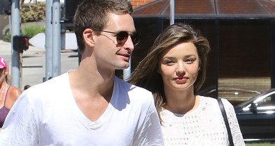 A Snapchat-király eljegyezte az őzike szemű topmodellt