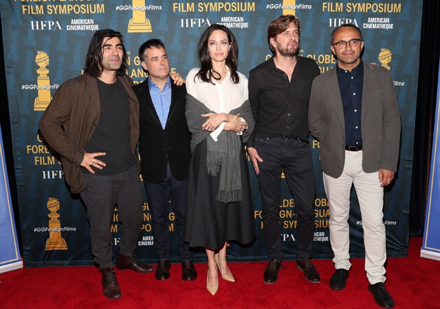 Angelina Jolie rendezőkkel a Golden Globe eseményén