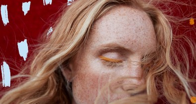 Mi okozza a töredezést a hajhossz mentén, és mit tehetsz ellene?