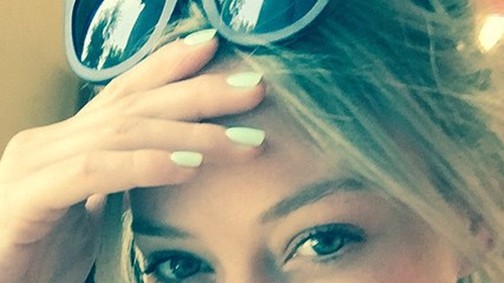 Hilary Duff is már a Tinderen!