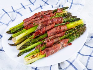 A tavasz slágere: sült spárga prosciutto sonkával