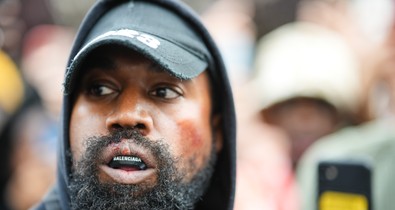 Kanye West gyűlöletszlogenje hatalmas felháborodást keltett a párizsi divathéten