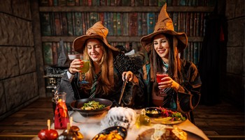Lépj be Roxfortba a GLAMOUR-ral, és nyerj 40 ezer forintos vacsorát a THE MAGIC 2-be!