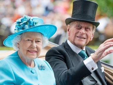 Így reagált Erzsébet királynő, amikor Fülöp herceg nyilvánosan flörtölt vele