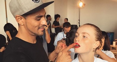 Fantasztikus sminktrükk: szupernőies vörös száj