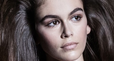 Kaia Gerbert mesebeli vattacukornak öltöztették a kifutón!