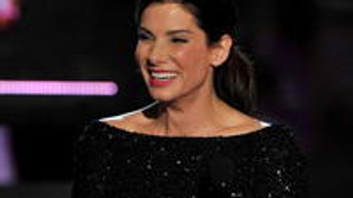 Sandra Bullock nőkkel vigasztalódik?