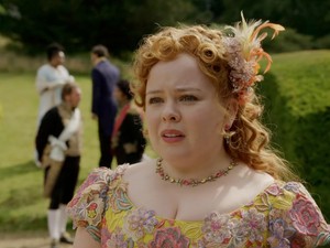 A Bridgerton színésznője a szemünk előtt alakult át dívává, Nicola Coughlan lélegzetelállítóan festett a vörös szőnyegen