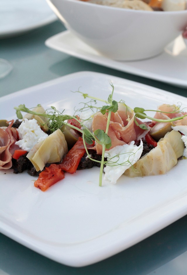 Sosem hallottál erről a bárról, pedig az egyik legszebb panoráma fogad a helyen