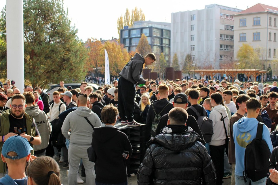 Trunk Tamás dedikálással és közönségtalálkozóval várta rajongóit a Sneakerness Budapest eseményén, amely a hazai sneakerkultúra egyik legnagyobb rendezvénye