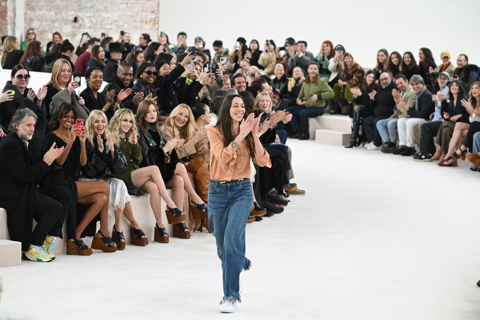 Chemena Kamali visszahozta a rég elfeledett bohó sikket a Chloé új kollekciójában