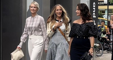 Első fotók a Szex és New York folytatásáról: mindenkinek hiányérzete van, ha ránéz