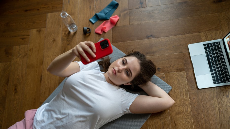 A brit GLAMOUR újságírója elmondja, szerinte miért annyira károsak az előtte-utána fotók