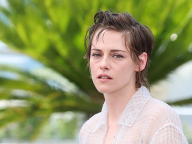 Kristen Stewart arcpirító pucérruhában keltett feltűnést a cannes-i filmfesztiválon, a szettjéből csak úgy ordít a meztelenség 
