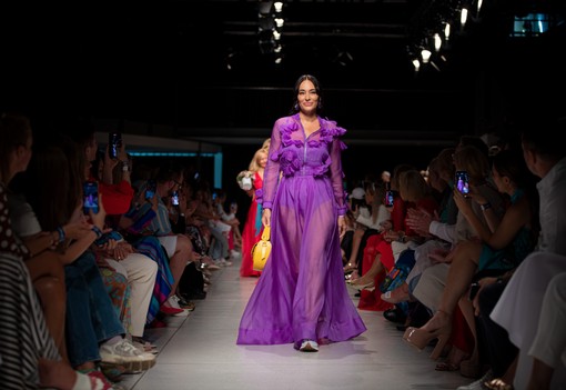 Tóth Vera és Király Linda modellként tündököltek, Görög Zita pedig csak úgy ragyogott a Viktoria Varga kifutóján