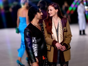 Joe Jonas és Sophie Turner kapcsolata az ismerkedéstől kezdve a családalapításon át egészen a válásig